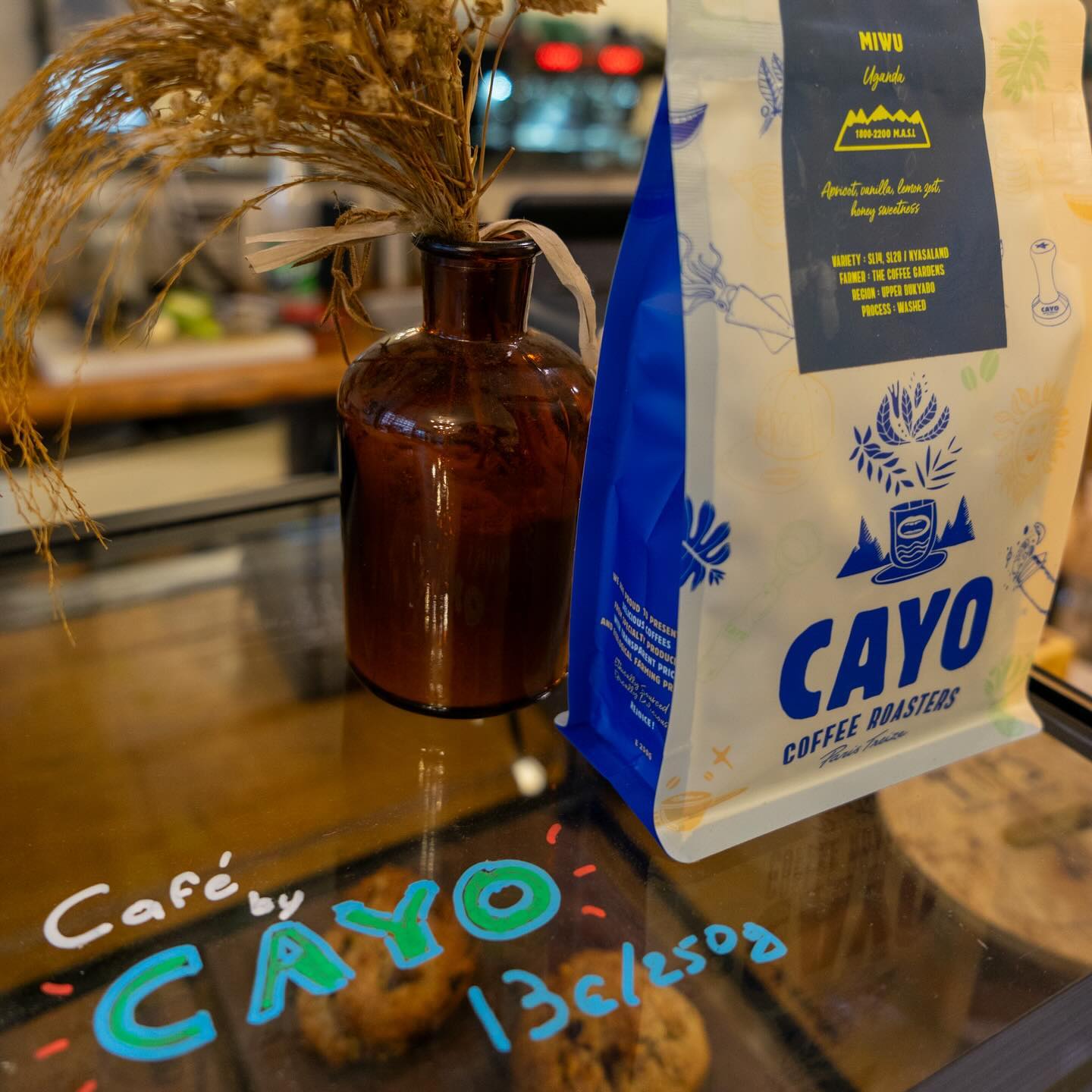 Profitez de nos cafés chez vous! En grain ou moulus, n’hésitez pas à nous demander conseil😊
#☕ #CoffeeLover #CoffeeAddict #ParisCafe #CoffeeTime #CaffeineFix #CoffeeObsession #CoffeeGoals #CoffeeHolic #MorningCoffee #ParisianCoffee #EspressoShot #LatteArt #CappuccinoLove #FrenchPress #IcedCoffee #CoffeeInParis #BaristaLife #CoffeeShopVibes #CoffeeFlavors #BrewingHappiness #CoffeeSip #CoffeeCulture #CoffeeTasting #CoffeeAroma #CoffeeHeaven #Paris #France #CoffeeBreak #specialtycoffee