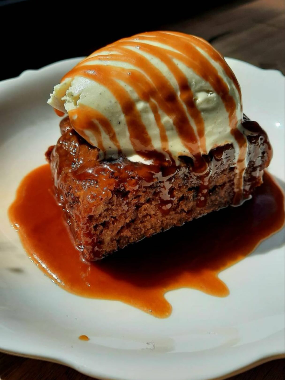 Notre sticky banana bread et sa boule de glace vanille nappée de caramel, c’est tout le week-end jusqu’à 15h ! Réservations sur le lien en bio.
#onlyatoni #ParisCafe #LunchInParis #CoffeeShopLunch #ParisianEats #CafeFood #FrenchCuisine #FoodieInParis #ParisianLunch #DeliciousParis #EiffelTowerEats #CoffeeAndLunch #ParisFoodScene #Foodgasm #FoodPhotography #TastyTreats #InstaFood #FoodLove #ParisianVibes #CafeLife #BonAppetit #Paris #France #foodiesinparis