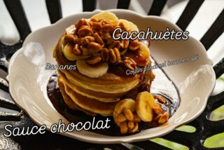 Toute la semaine, jusqu’à midi: ‘snickers’ pancakes au chocolat, cacahuètes, caramel et bananes. 🥞 

 #onlyatoni #ParisCafe #LunchInParis #CoffeeShopLunch #ParisianEats #CafeFood #FrenchCuisine #FoodieInParis #ParisianLunch #DeliciousParis #EiffelTowerEats #CoffeeAndLunch #ParisFoodScene #Foodgasm #FoodPhotography #TastyTreats #InstaFood #FoodLove #ParisianVibes #CafeLife #BonAppetit #Paris #France #foodiesinparis