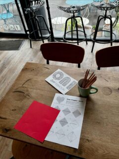L’offternoon : Un après midi déconnecté pour venir lire, dessiner, colorier and nouveauté de la semaine : l’origami spécial saint Valentin!
#nolaptop #disconnecttoreconnect #offline #