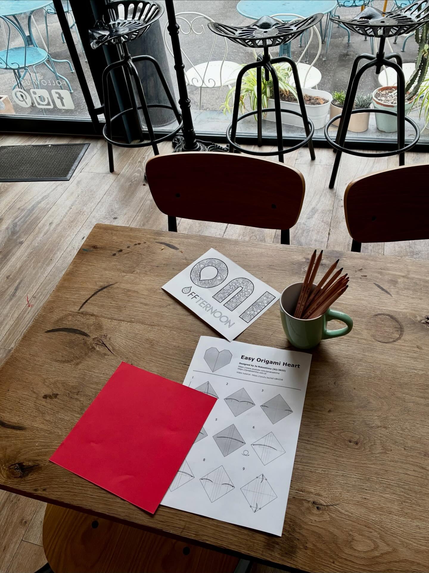 L’offternoon : Un après midi déconnecté pour venir lire, dessiner, colorier and nouveauté de la semaine : l’origami spécial saint Valentin!
#nolaptop #disconnecttoreconnect #offline #